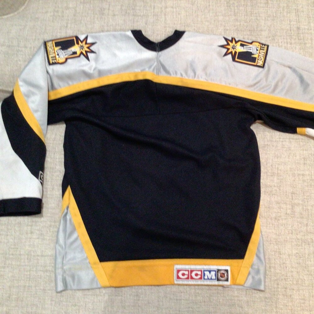 Nashville Predators NHL Jersey Youth L/XL Hockey